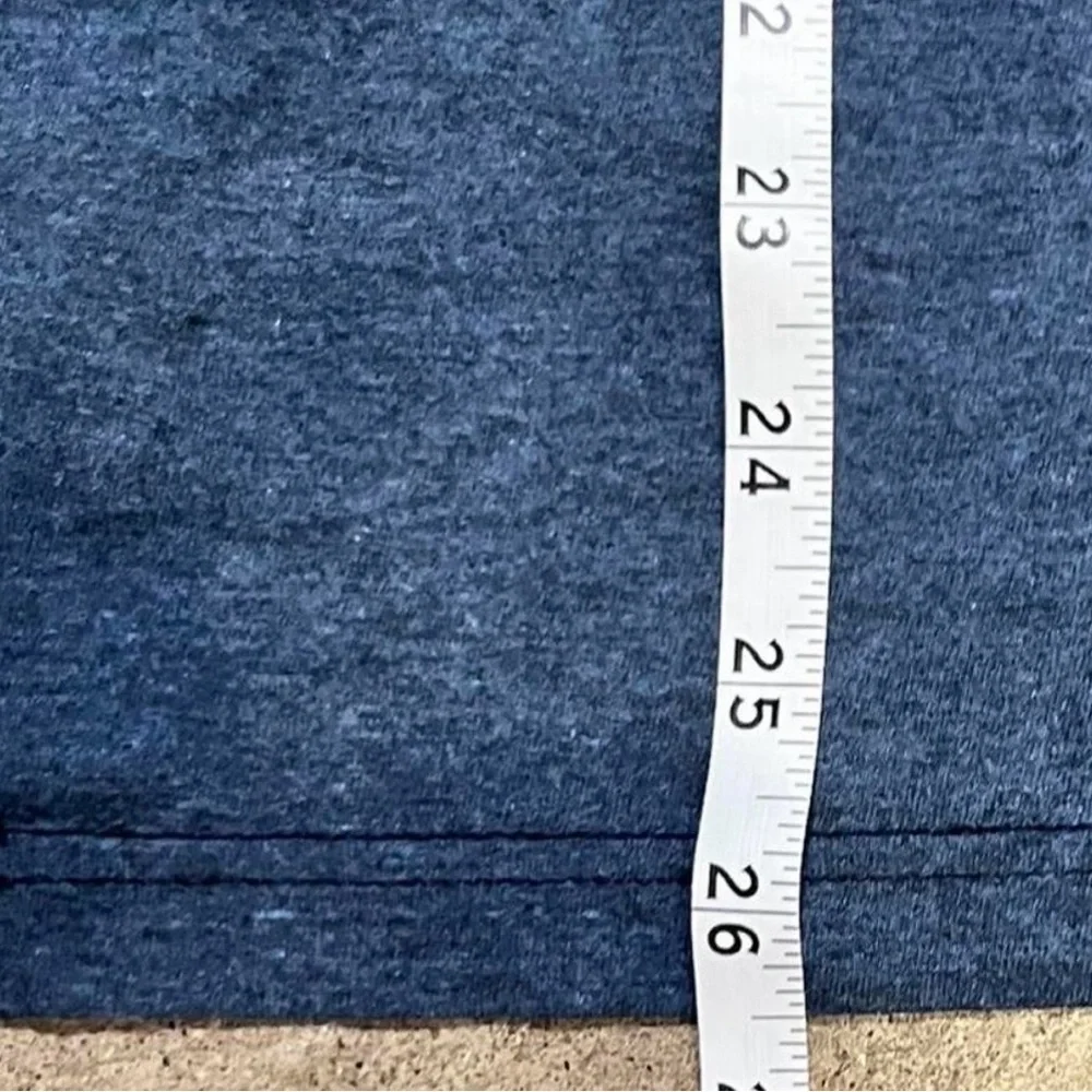 Levi's Heather Blue Tee with Yellow Graphic Size Medium